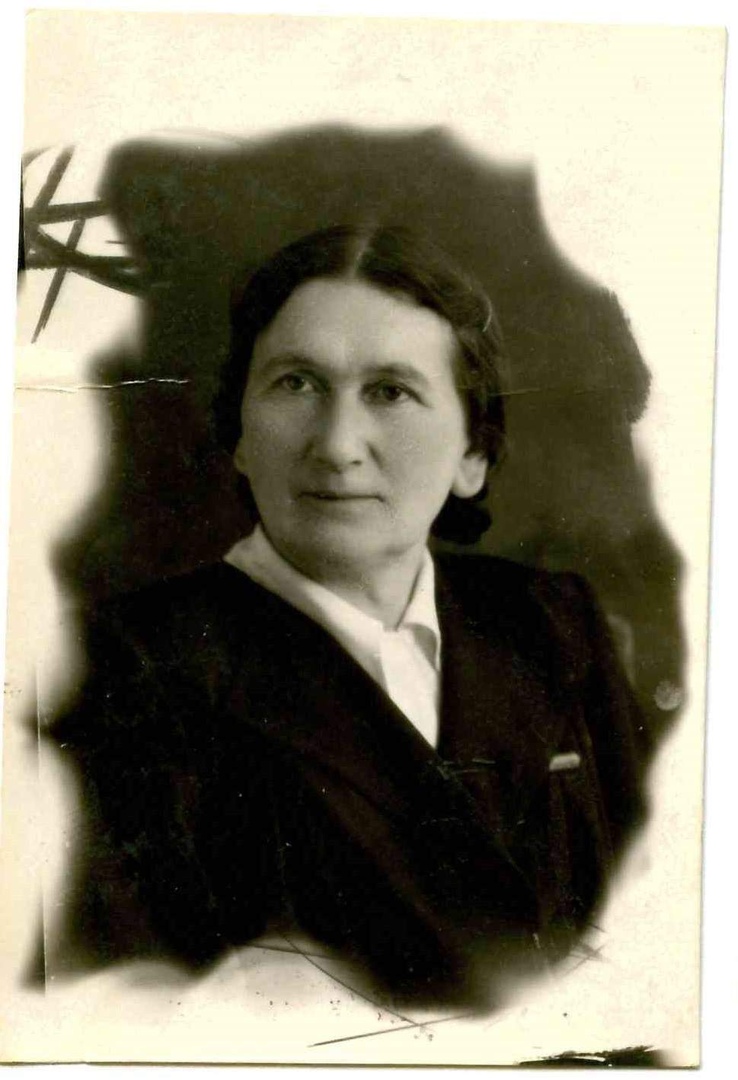 [Фотокарточка учительницы, кормившей Толю. © Ирина Педаш, 2019]